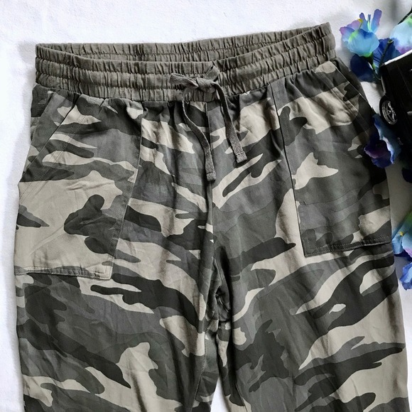 Splendid NWOT Gray Camo Lightweight Jogger Women L - Picture 3 of 12